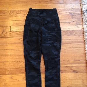 Alphalete surface pocket legging dark camo